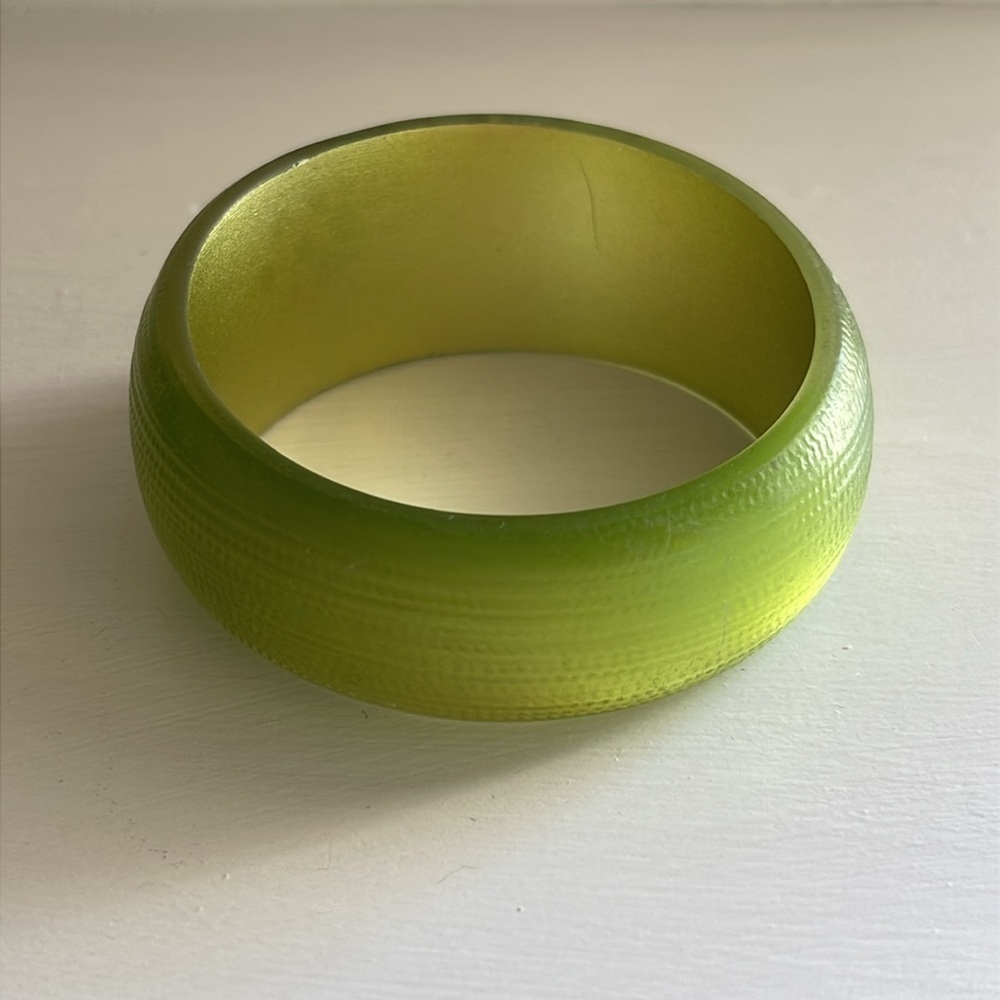 Textured Green Lucite Crystal Embellished Chunky Statement Bangle - Picture 4 of 6